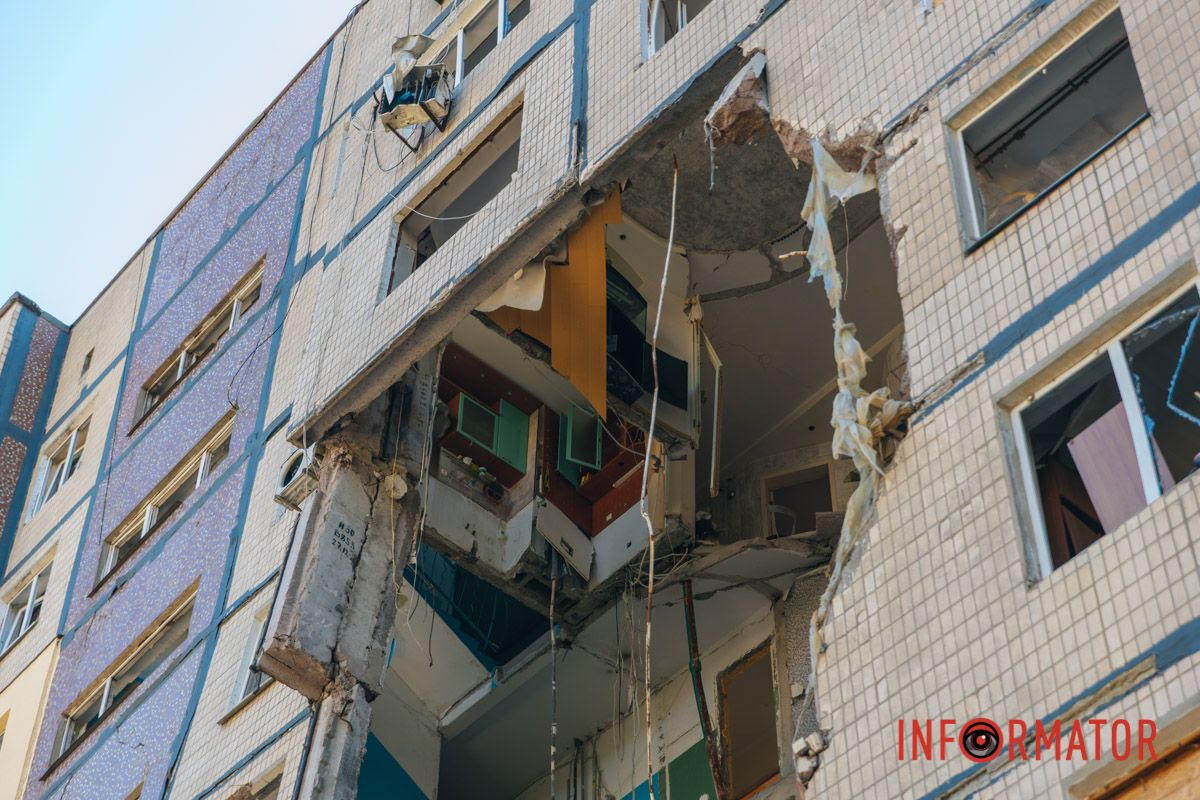 Пошкоджений перший під’їзд будинку