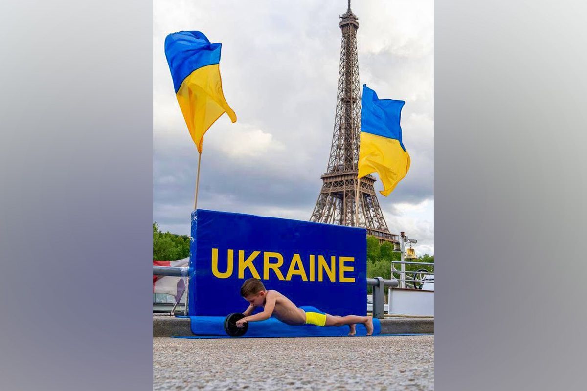 7-летний парень из Днепропетровской области установил пять силовых рекордов ради мира