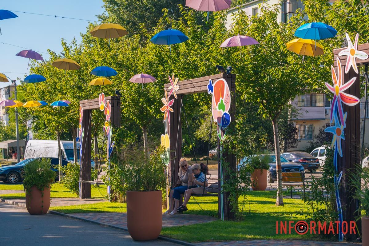 Яскрава фотолокація: у Дніпрі з’явилася парасолькова алея 13
