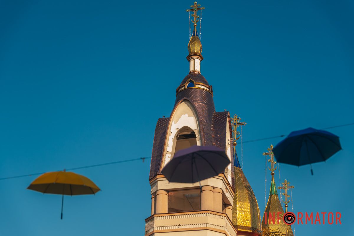 Яскрава фотолокація: у Дніпрі з’явилася парасолькова алея 29