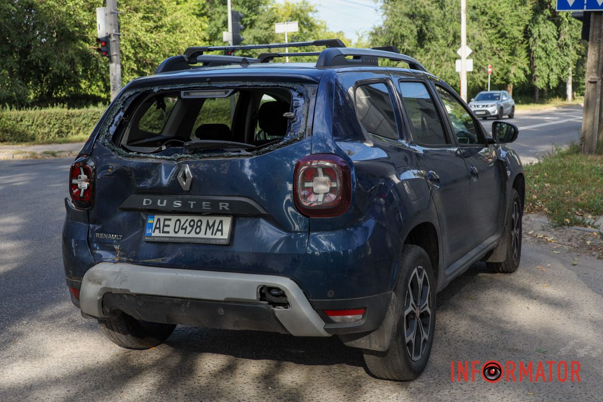 На місце прибули поліцейські У Дніпрі сміттєвоз перекрив Енергетичну після ДТП 7