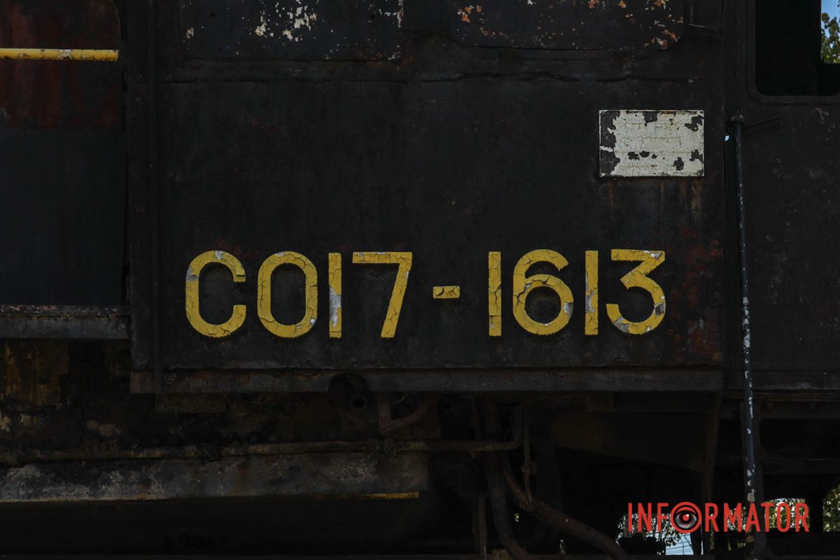 Серія та модель Прибрали серп й молот і напис “Вперед на Захід”: у Дніпрі декомунізували локомотив, що віз делегацію Сталіна 6