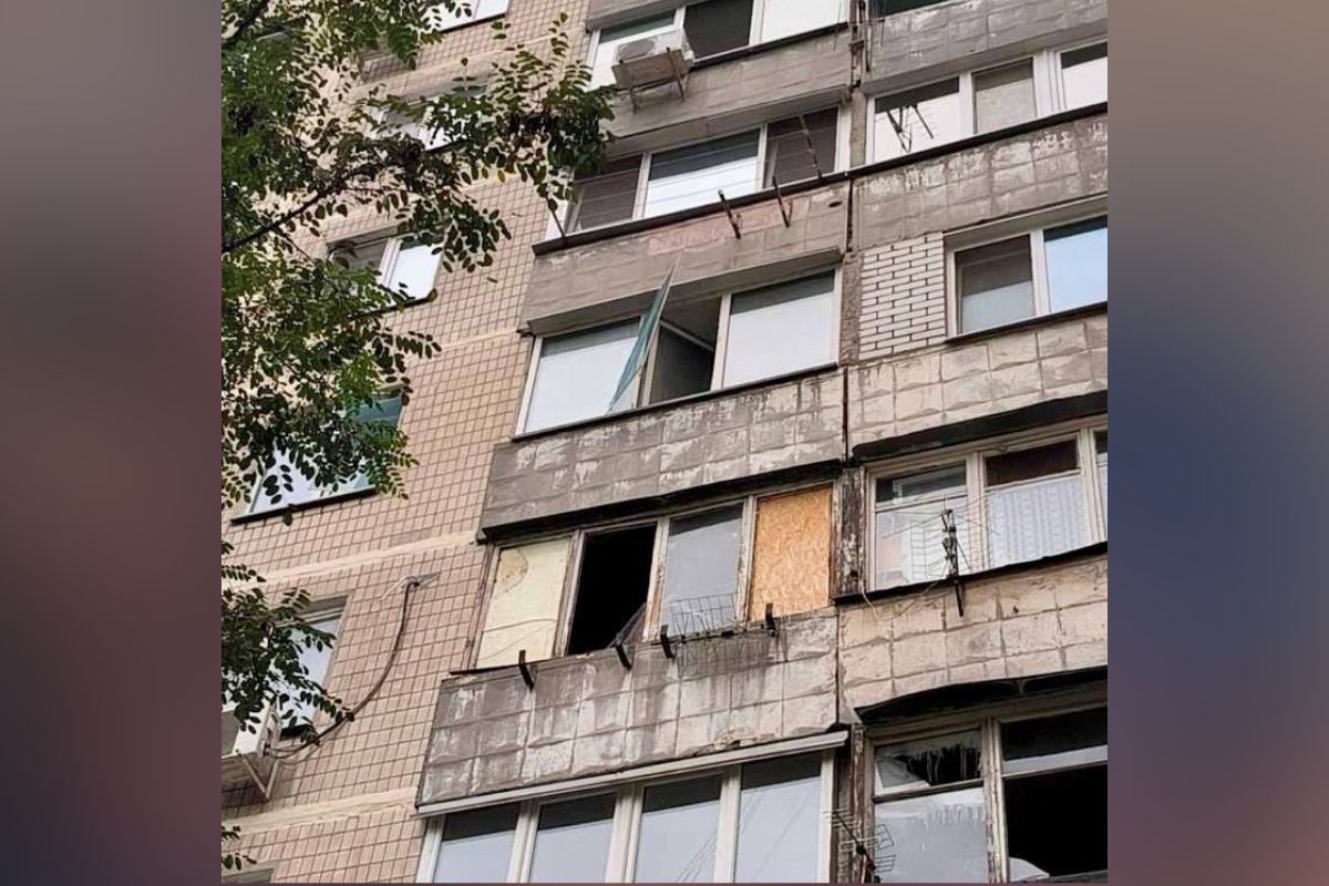Пошкоджені прилеглі будинки Пошкоджені прилеглі будинки