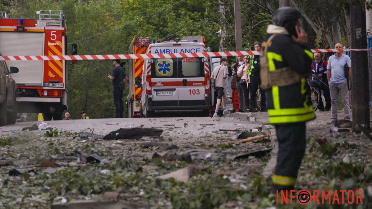 Задіяні всі служби: що відбувається на місці ворожої атаки у Дніпрі