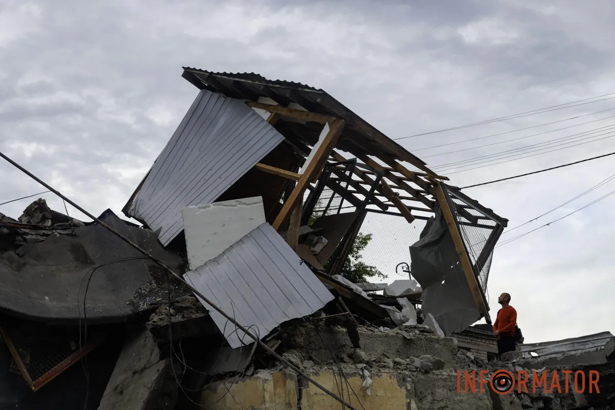 Задіяні всі спецслужби: що відбувається на місці атаки на Дніпром 6
