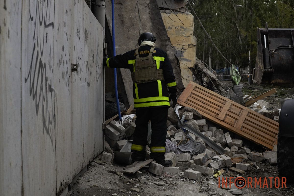 Задіяні всі спецслужби: що відбувається на місці атаки на Дніпром 5