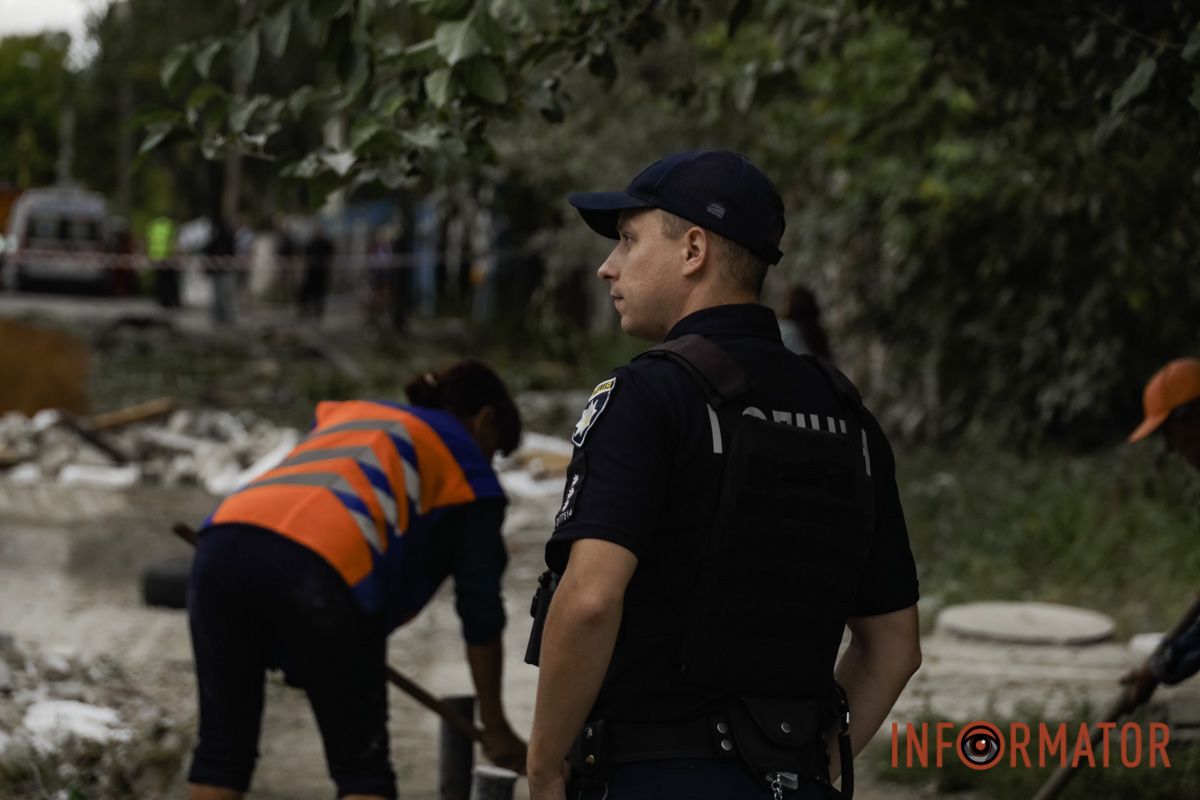 Задіяні всі спецслужби: що відбувається на місці атаки на Дніпром 14