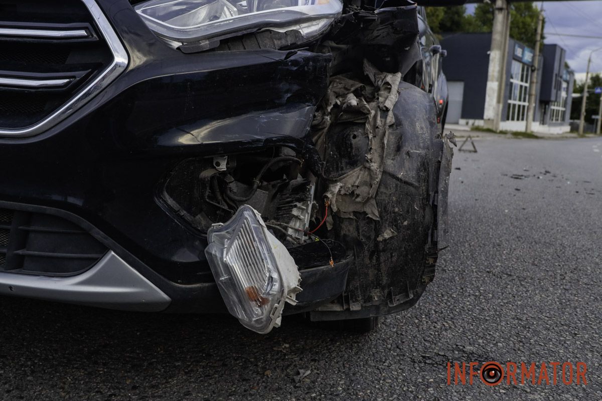 У Дніпрі біля «Укрнафти» зіткнулися три автівки: рух ускладнений на Калиновій 11