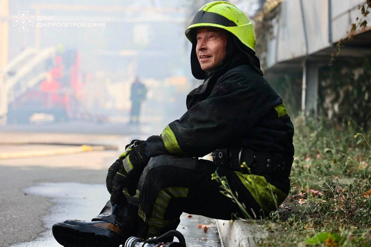 До ліквідації пожежі залучалися 75 надзвичайників та 15 одиниць техніки ДСНС До ліквідації пожежі залучалися 75 надзвичайників та 15 одиниць техніки ДСНС