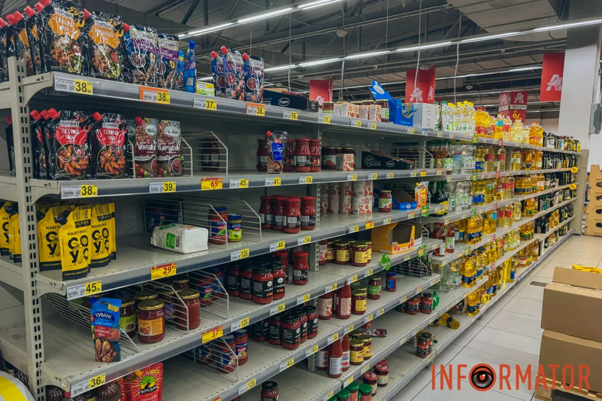 «Ашан» ввів ліміти на деякі групи продуктів: яка ситуація у магазині в Дніпрі 1