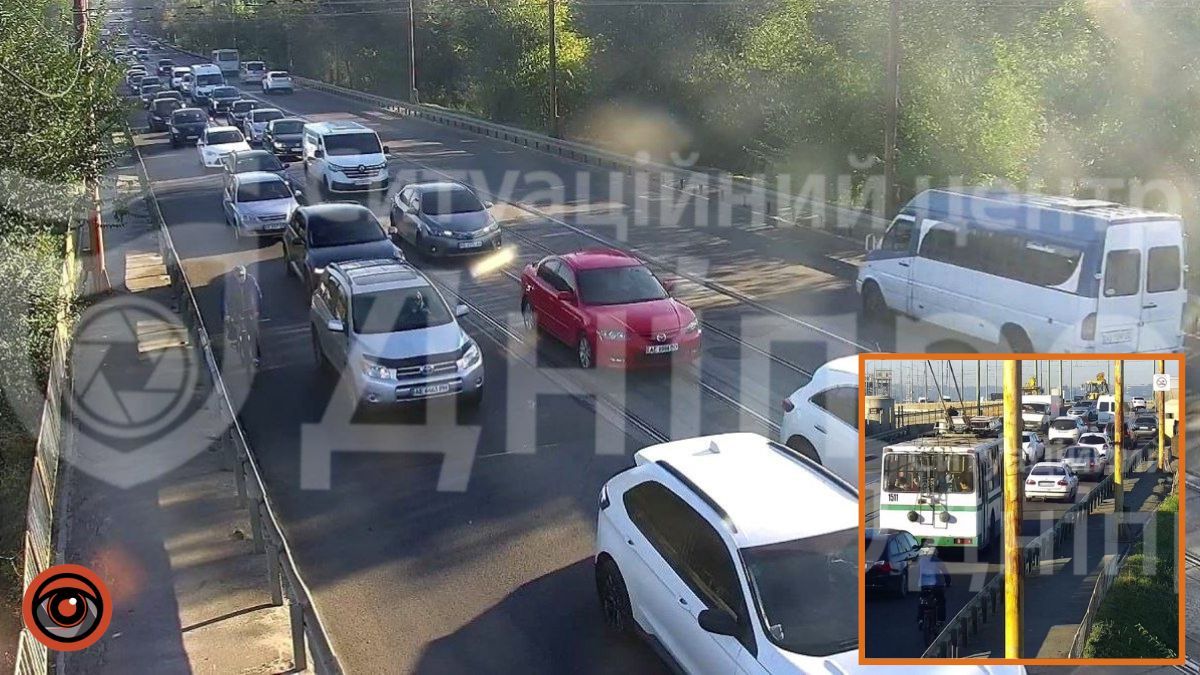 У Дніпрі ускладнений рух по Амурському мосту: причина