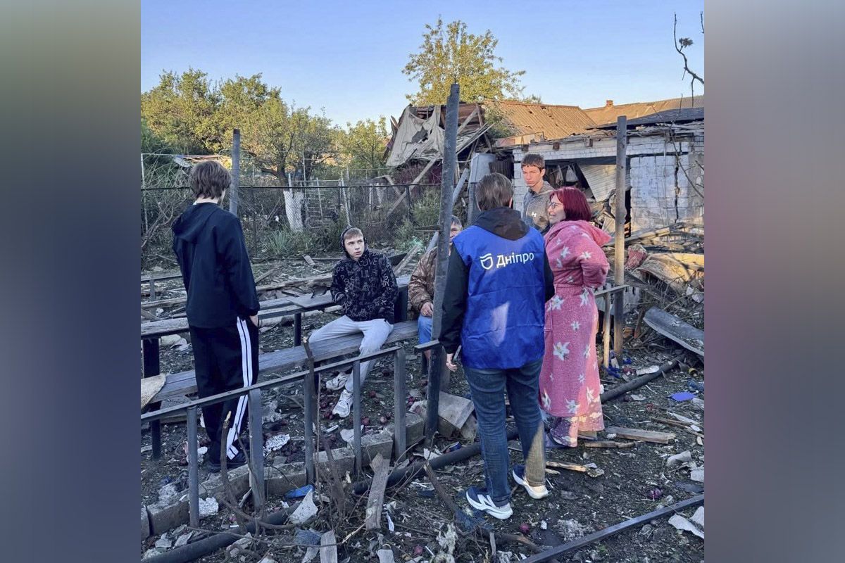 Пошкоджено понад 20 приватних будинків Понад 20 будинків понівечені, два – зруйновані: комунальники працюють на місці атаки рф у Дніпрі 5