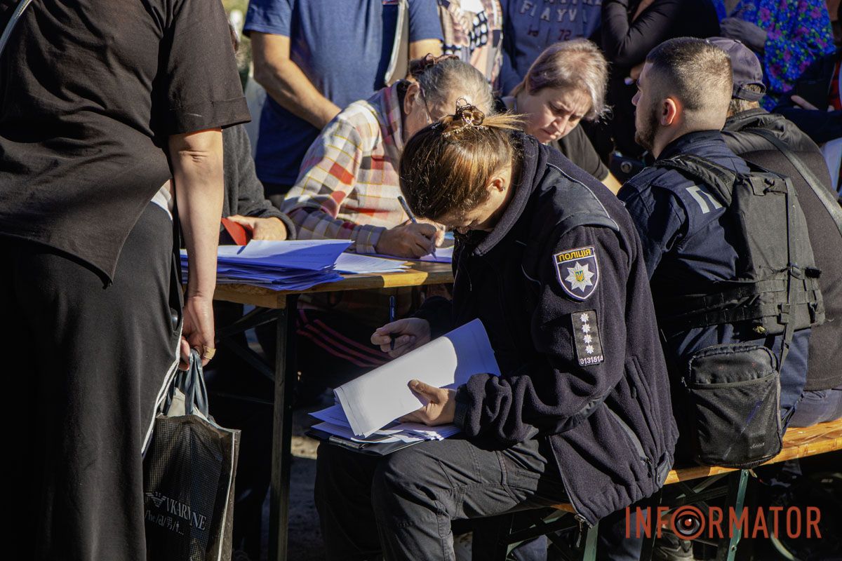 В Днепре российский дрон разрушил дома: пострадали три человека 9
