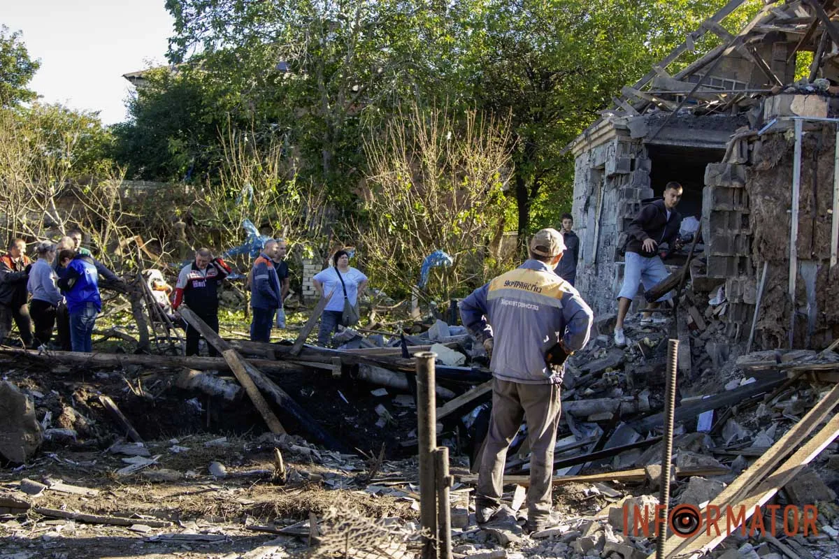 В Днепре российский дрон разрушил дома: пострадали три человека 19