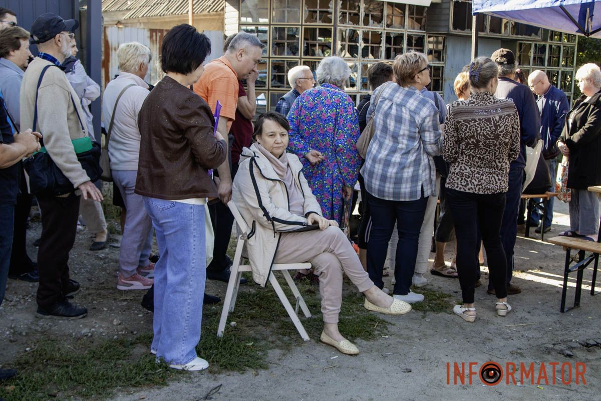 В Днепре российский дрон разрушил дома: пострадали три человека 16