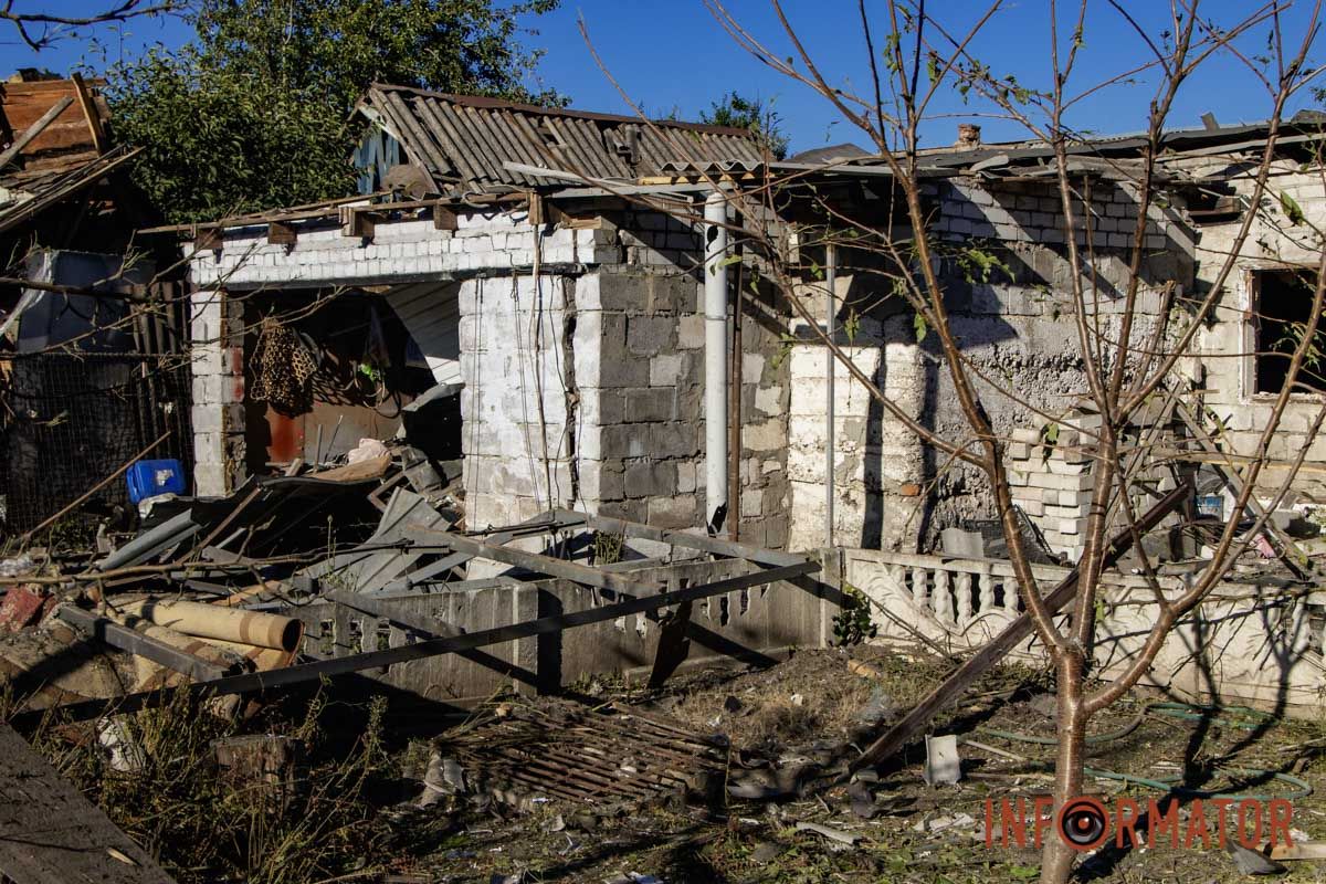 В Днепре российский дрон разрушил дома: пострадали три человека 21