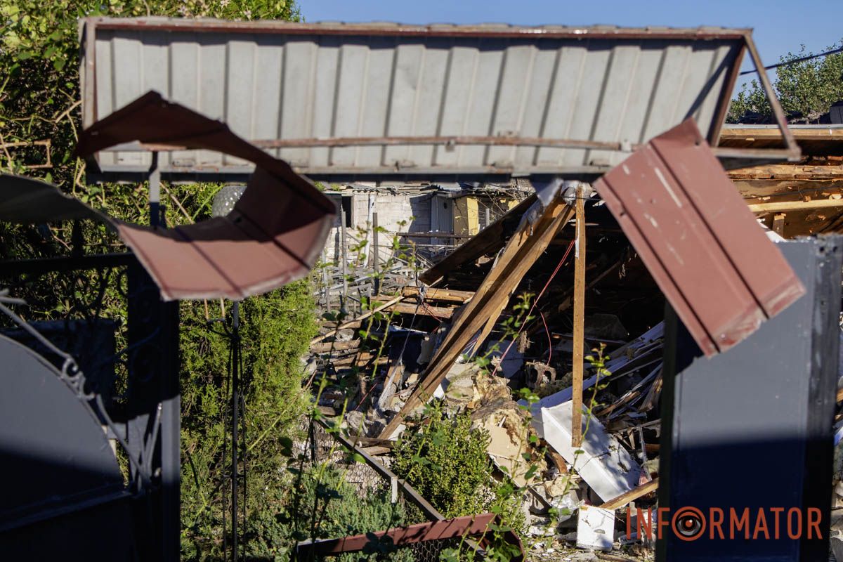 В Днепре российский дрон разрушил дома: пострадали три человека 26