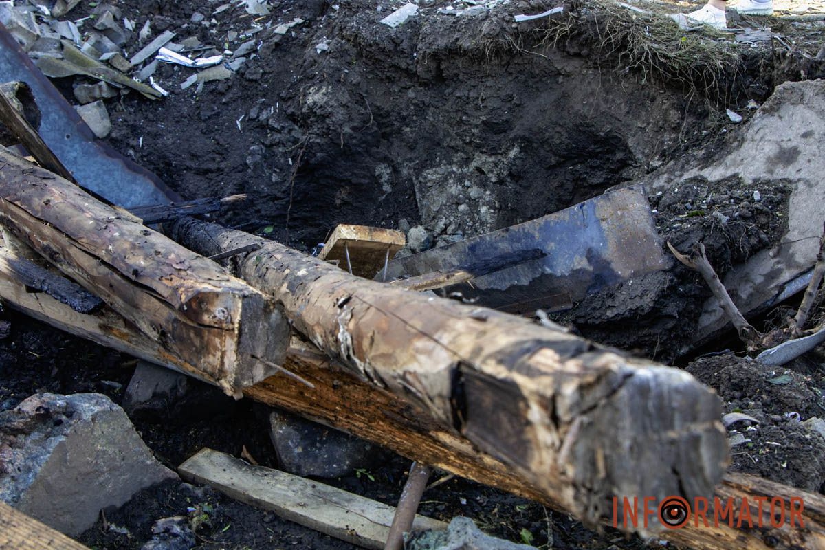 В Днепре российский дрон разрушил дома: пострадали три человека 32