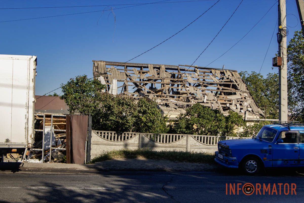 В Днепре российский дрон разрушил дома: пострадали три человека 35