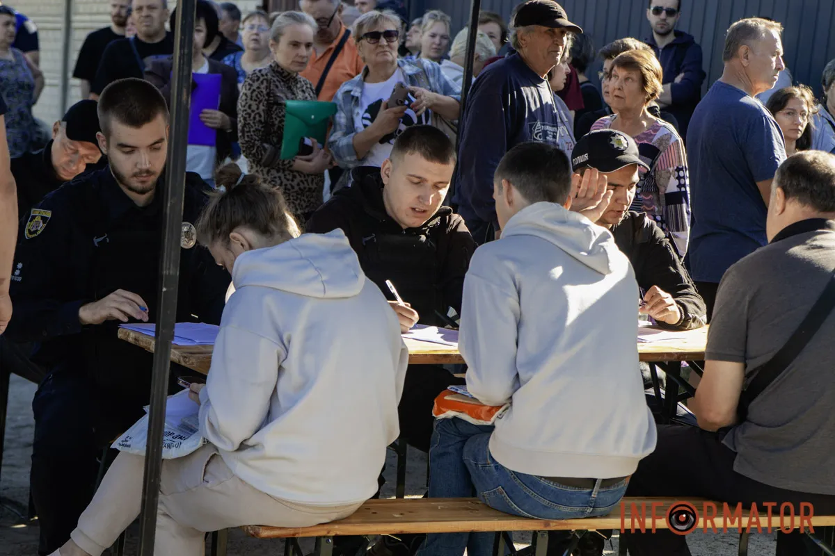 В Днепре российский дрон разрушил дома: пострадали три человека 39