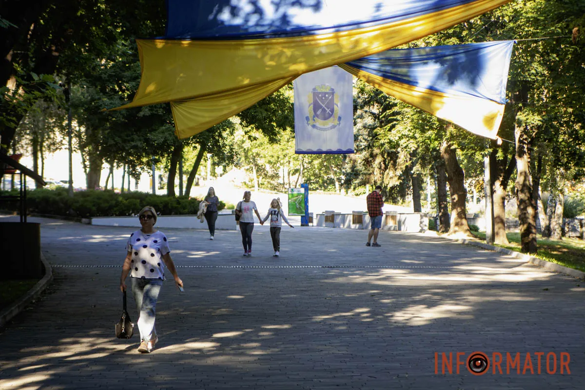 Дніпро у святковому вбранні Дніпро у святковому вбранні