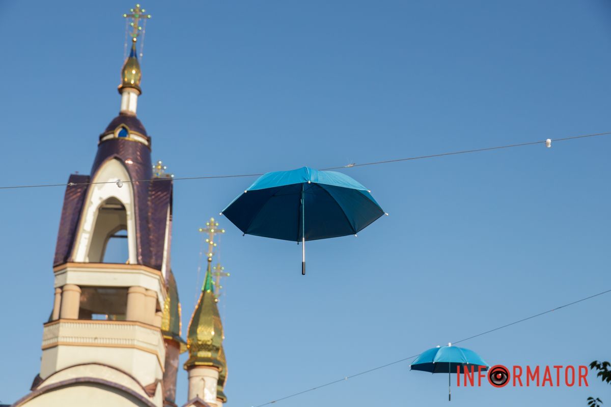 Не простояли і тижня: у Дніпрі розікрали парасолькову алею 15