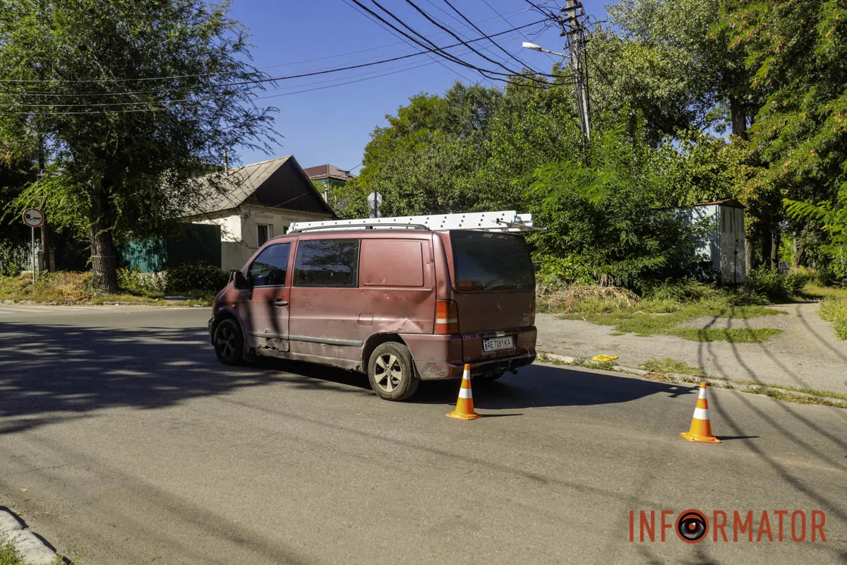  Одна смуга зайнята, тому транспорт рухається повільніше