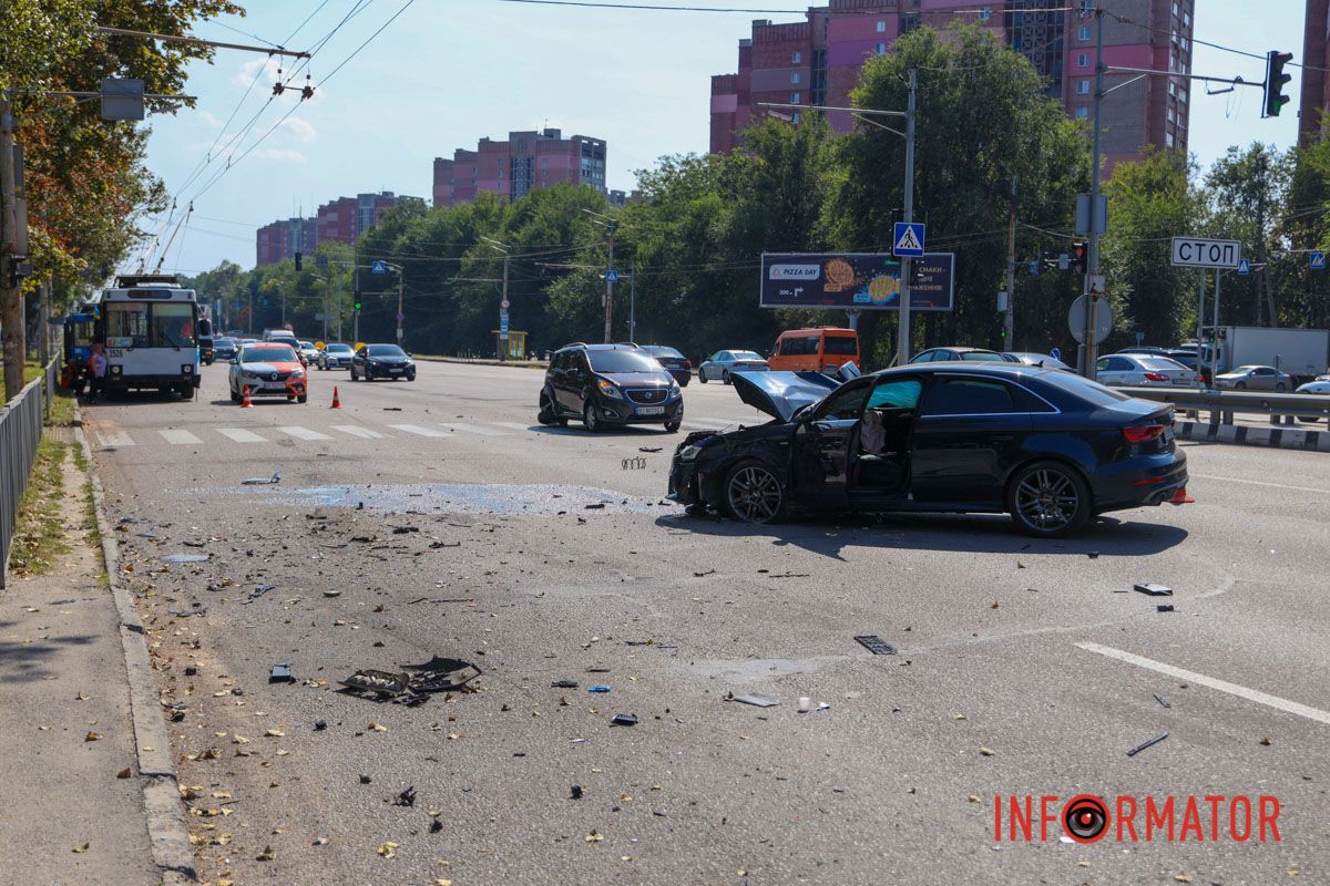 Усі транспортні засоби зазнали пошкоджень, Усі транспортні засоби зазнали пошкоджень,