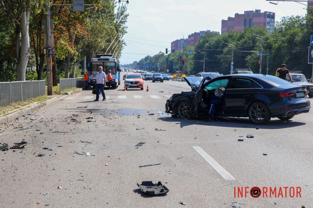 Авто врізалося в маршрутку Авто врізалося в маршрутку