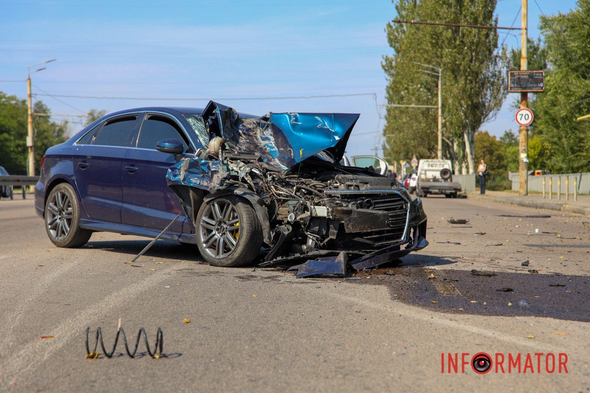 У суботу, 12 вересня, у Дніпрі на Запорізькому шосе сталася ДТП У суботу, 12 вересня, у Дніпрі на Запорізькому шосе сталася ДТП