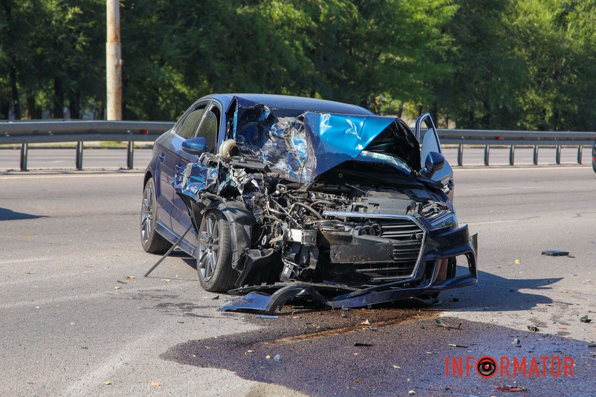У ній зіткнулися три автомобілі У ній зіткнулися три автомобілі