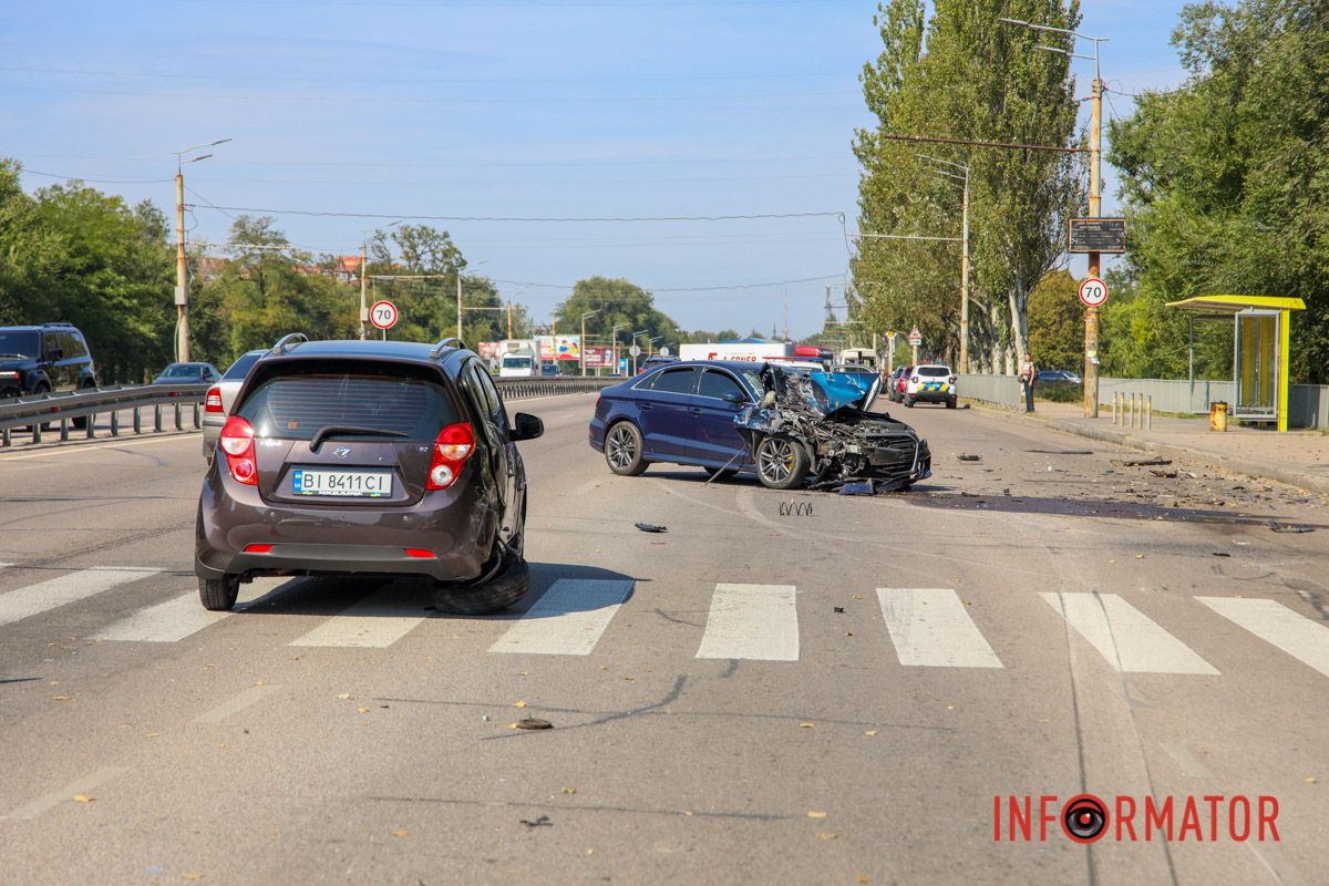 Поранених забрала "швидка" до приїзду поліції Поранених забрала "швидка" до приїзду поліції