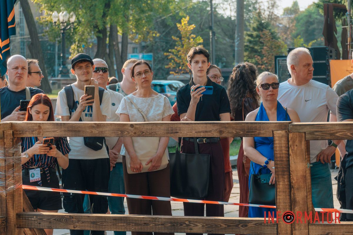 Спокійна та дружня атмосфера єдності серед відвідувачів свята