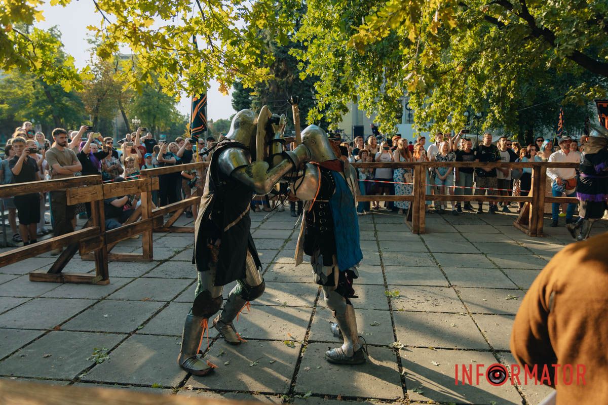 Контактний бій на повну силу під вигуки та підтримку глядачів