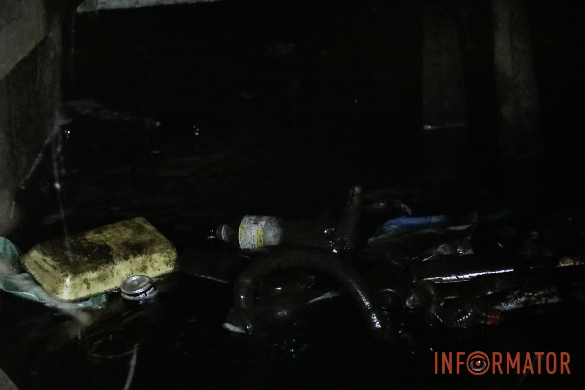 У Дніпрі на Набережній Перемоги вже тиждень дві вулиці заливає водою 12