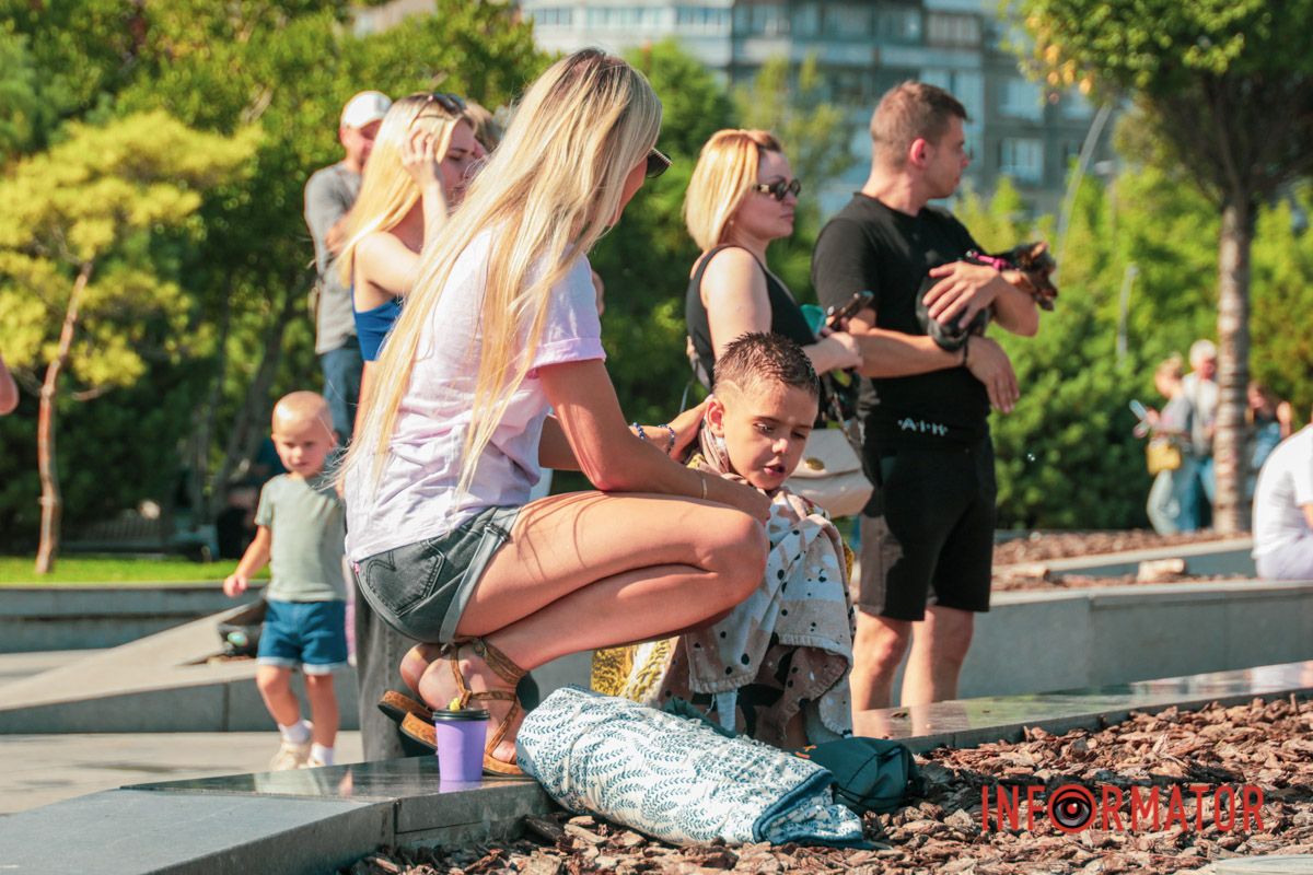 У Дніпрі у сквері Прибережному відзначали 500-річчя міста та грали у водну битву 8