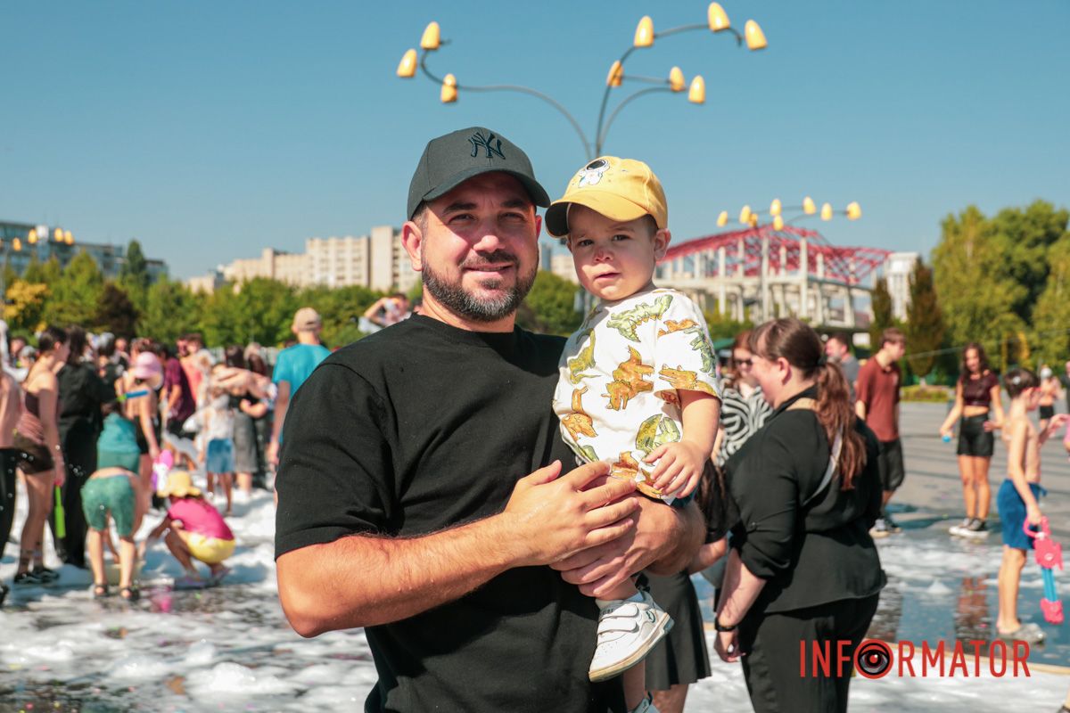 У Дніпрі у сквері Прибережному відзначали 500-річчя міста та грали у водну битву 22