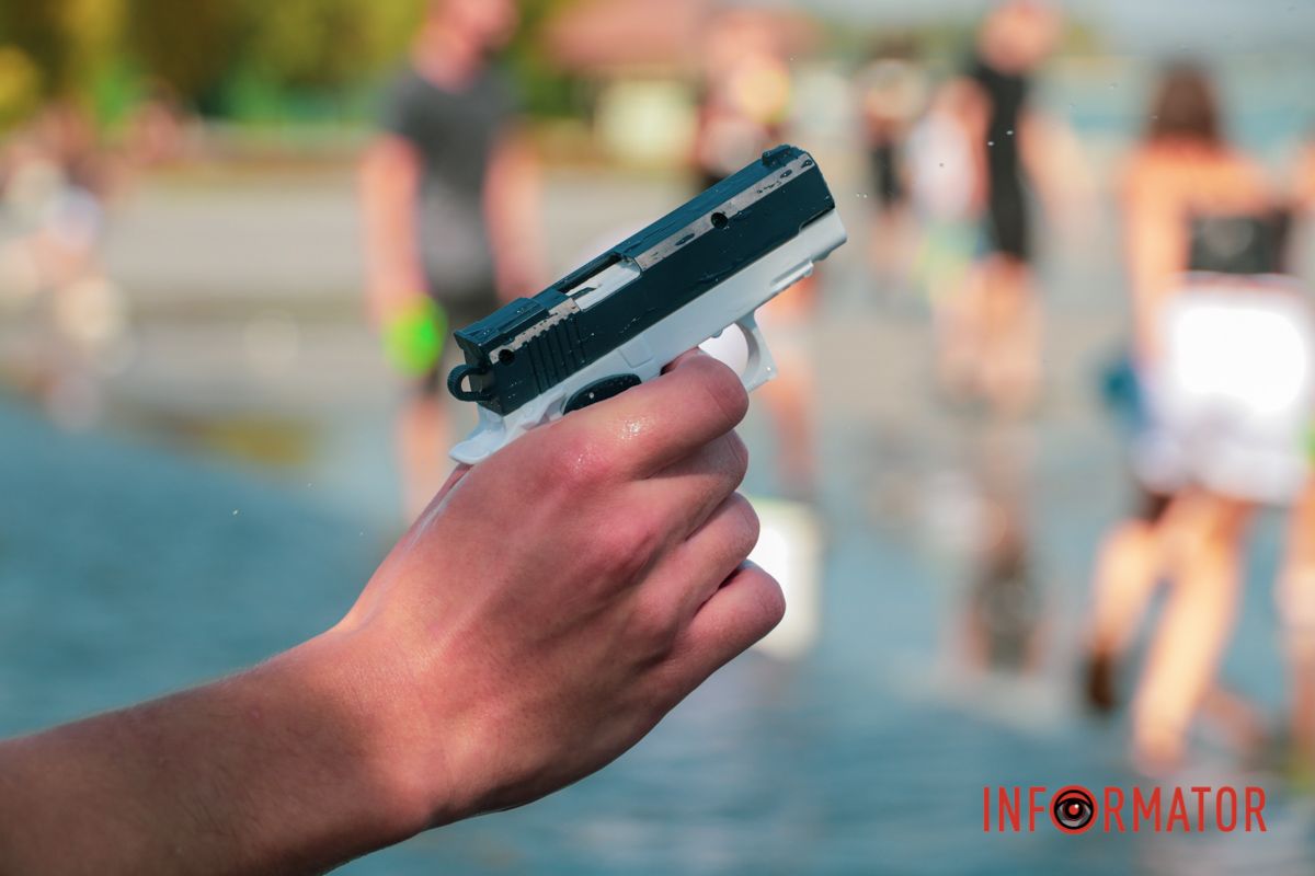 У Дніпрі у сквері Прибережному відзначали 500-річчя міста та грали у водну битву 37