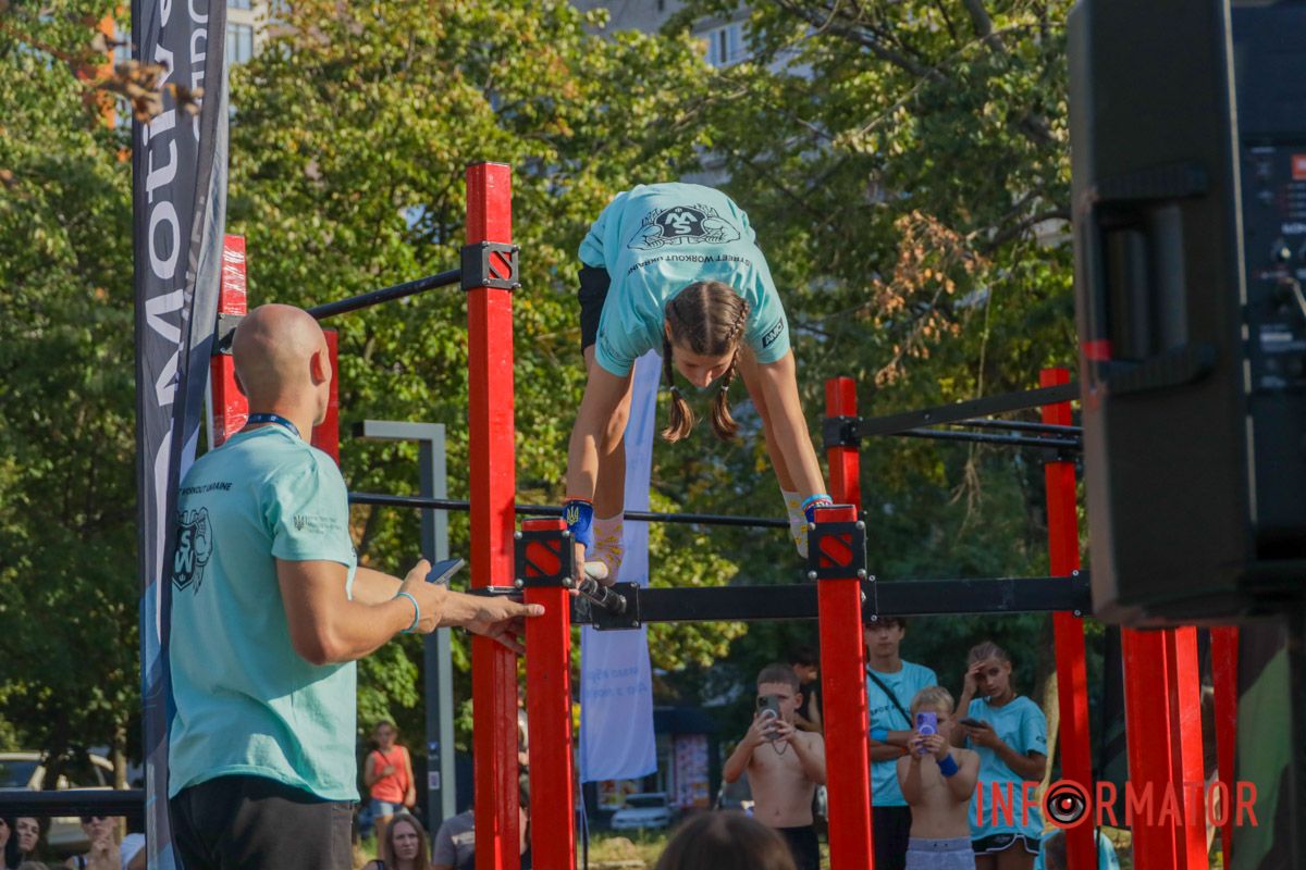 У Дніпрі у сквері Усачова проходив “Осінній кубок” України зі Street Workout 8