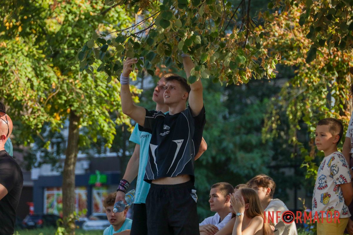 У Дніпрі у сквері Усачова проходив “Осінній кубок” України зі Street Workout 25