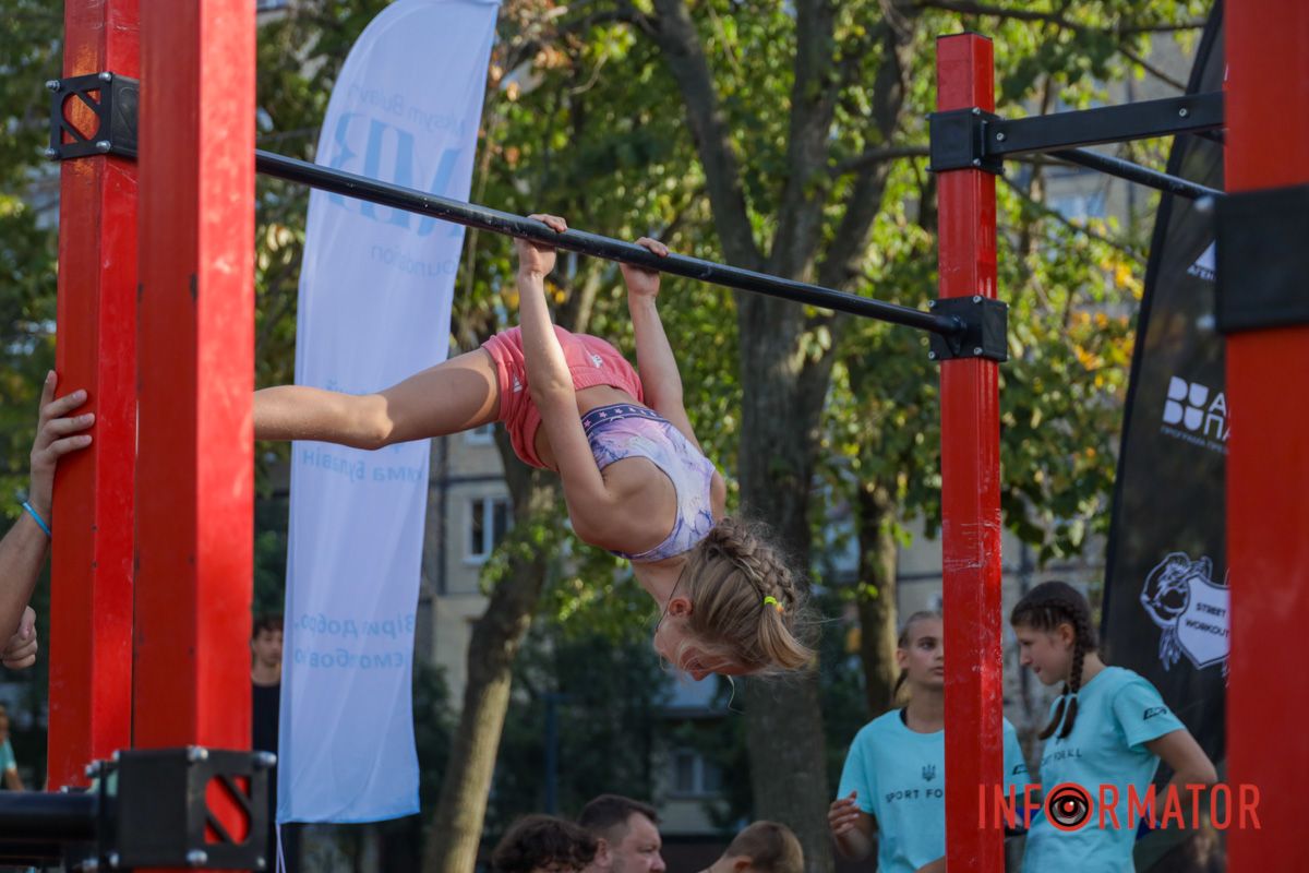 У Дніпрі у сквері Усачова проходив “Осінній кубок” України зі Street Workout 14
