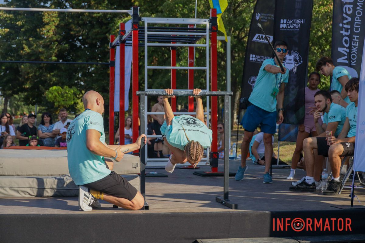 У Дніпрі у сквері Усачова проходив “Осінній кубок” України зі Street Workout 11