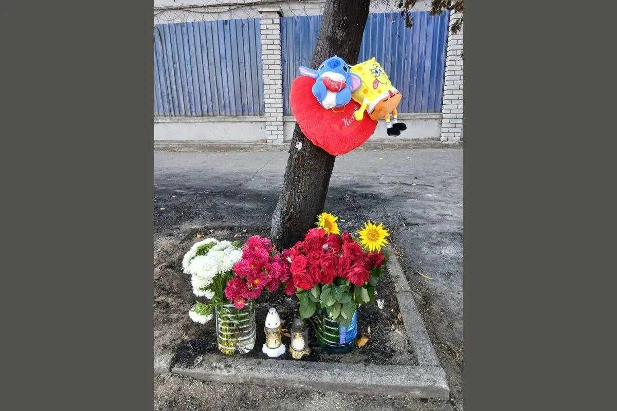 Містяни можуть принести квіти на місця атак, щоб вшанувати пам'ять загиблих Містяни можуть принести квіти на місця атак, щоб вшанувати пам'ять загиблих