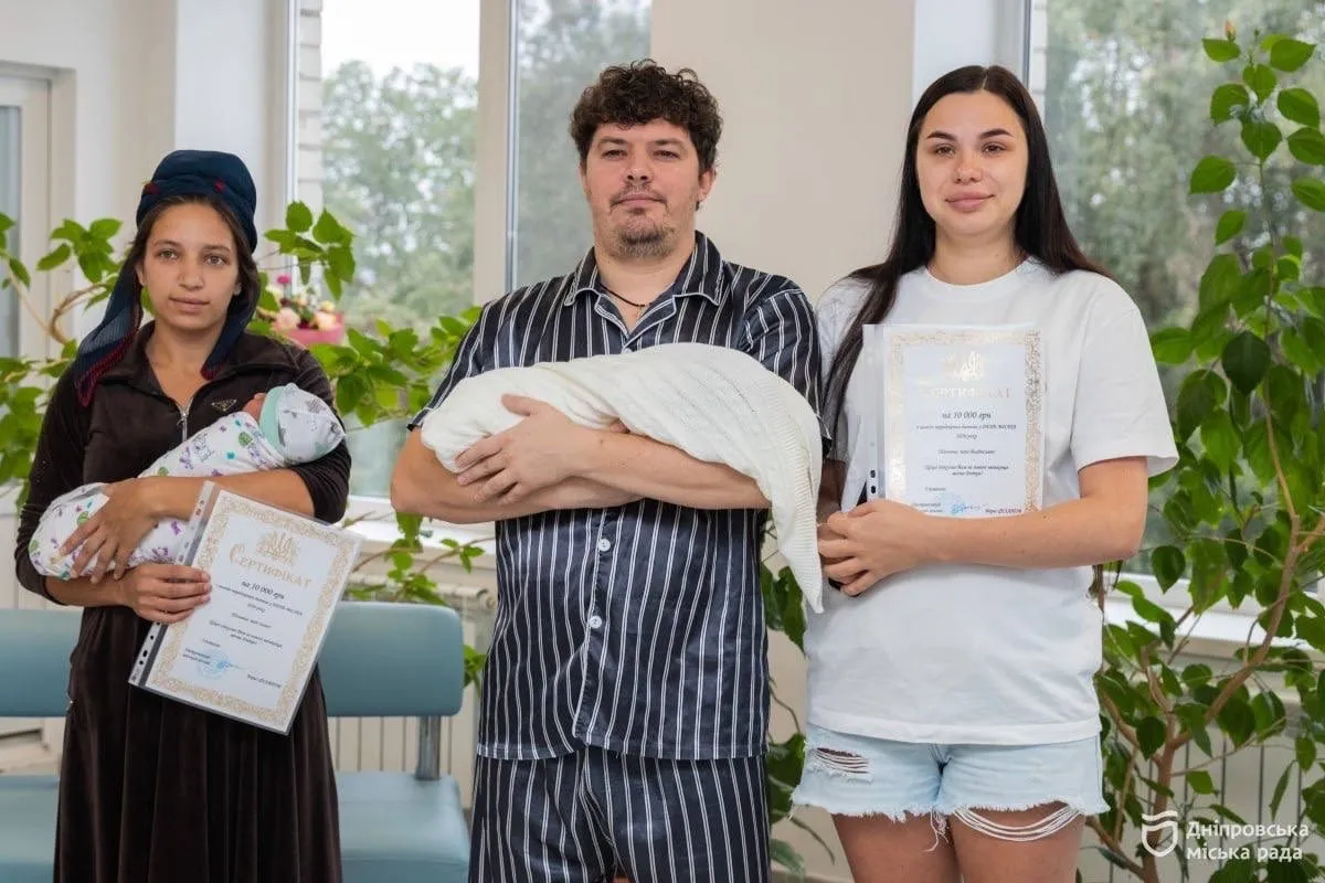 12 сентября, в День города Днепра, в городских роддомах родились 8 мальчиков и четыре девочки 12 сентября, в День города Днепра, в городских роддомах родились 8 мальчиков и четыре девочки