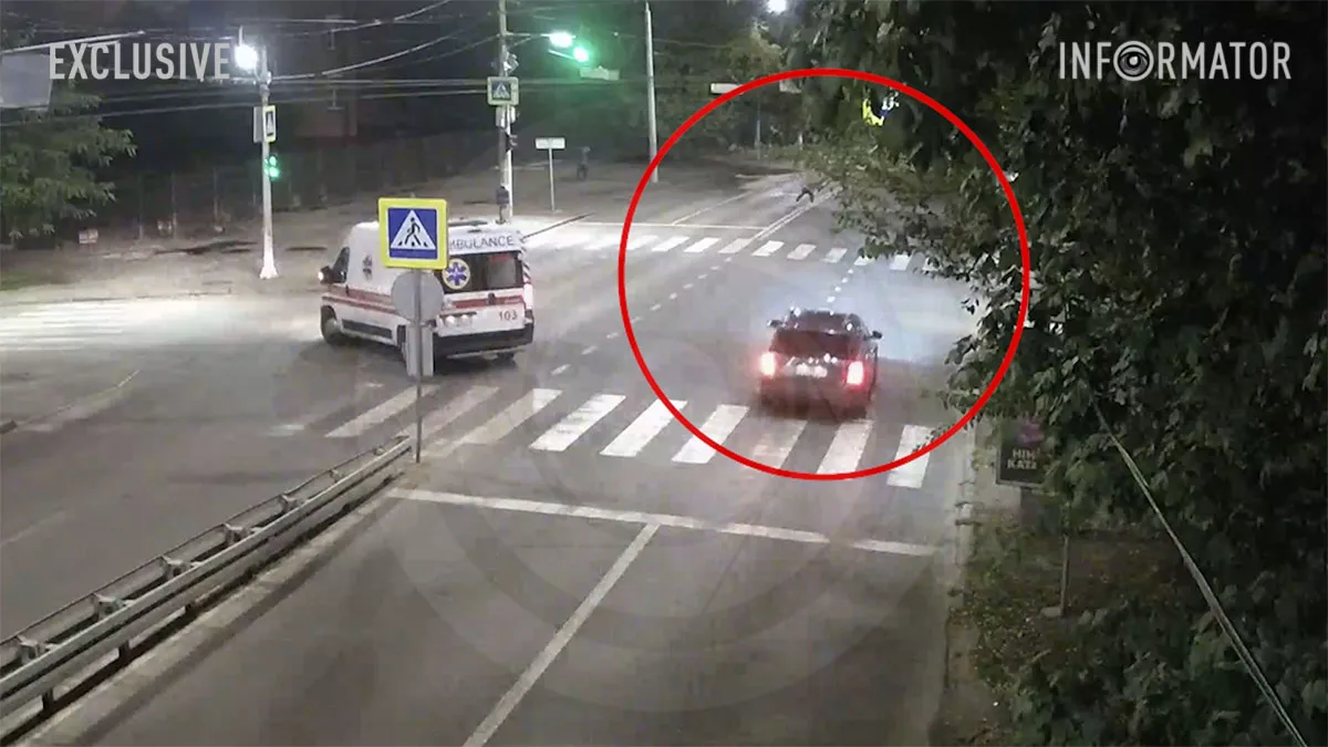 Відео моменту: у Дніпрі на проспекті Науки 35-річний чоловік загинув під колесами Skoda