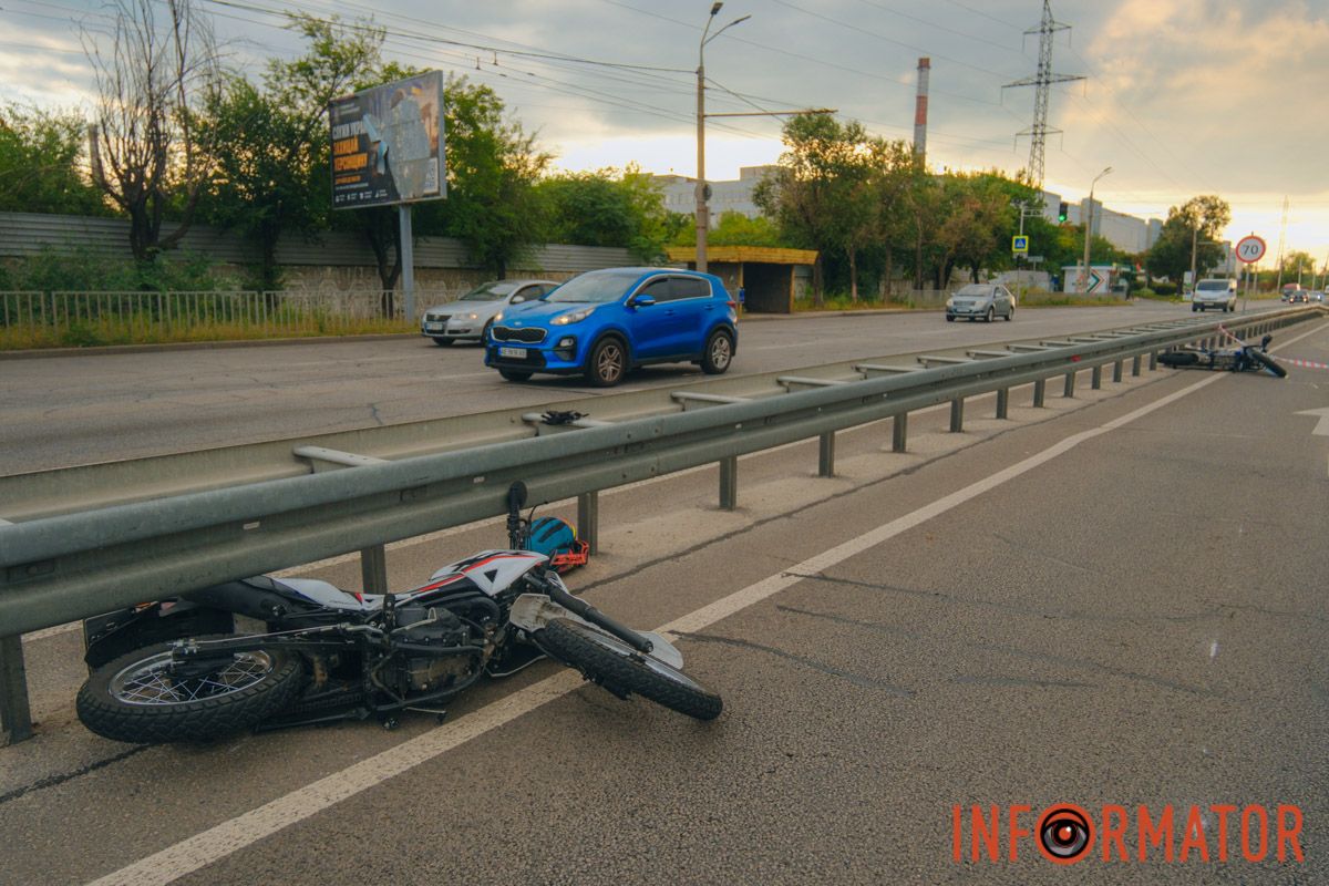 У Дніпрі на Набережній Заводській зіткнулися два мотоциклісти: один з водіїв загинув 12