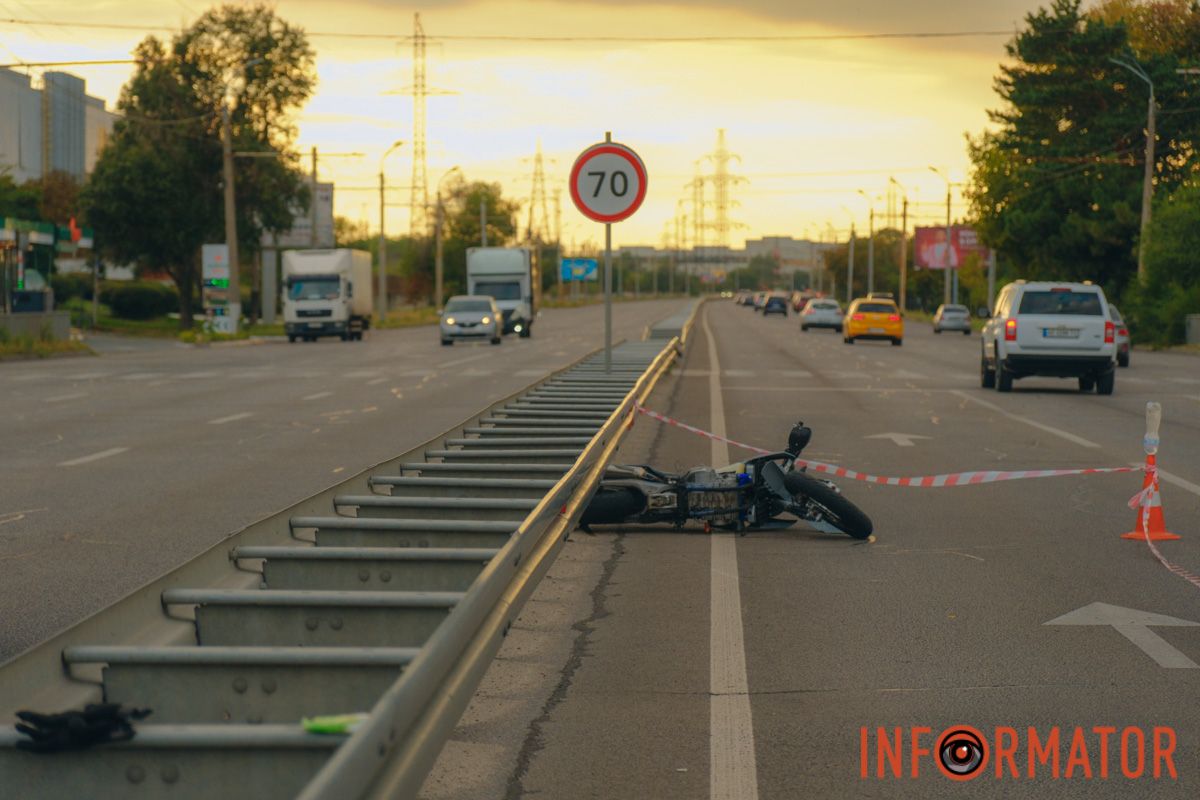 У Дніпрі на Набережній Заводській зіткнулися два мотоциклісти: один з водіїв загинув 7
