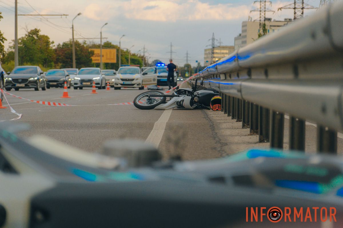У Дніпрі на Набережній Заводській зіткнулися два мотоциклісти: один з водіїв загинув 2