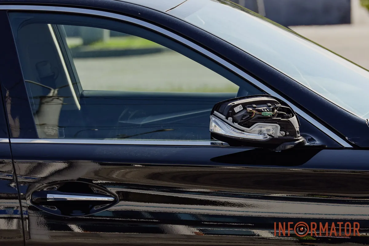 У Дніпрі на Набережній Перемоги біля Neftek зіткнулися мотоцикл та Infiniti: перші деталі 12