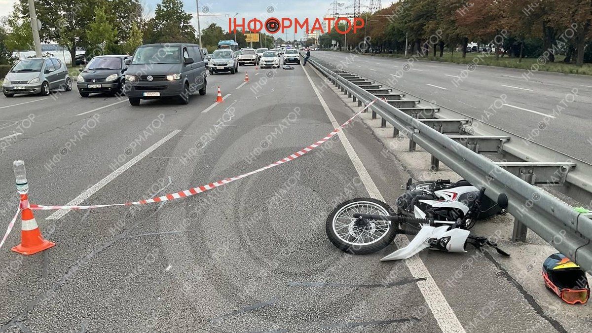 У Дніпрі на Набережній Заводській 16 вересня зіткнулися 2 мотоциклісти: загинув 40-річний чоловік